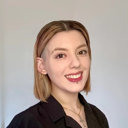 Testimonios y Reseñas de Estudiantes y Exalumnos de nuestros Programas de Extensiones de Cabello y Cosmetología
